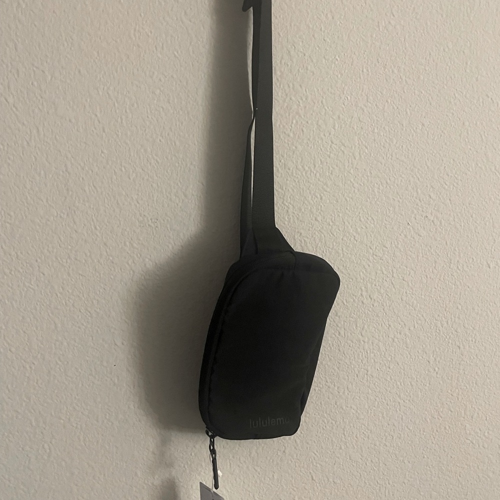 NWT Lululemon mini belt bag in Black